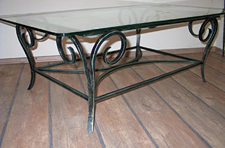 Кованные из металла столы со стеклом steemet.com.ua